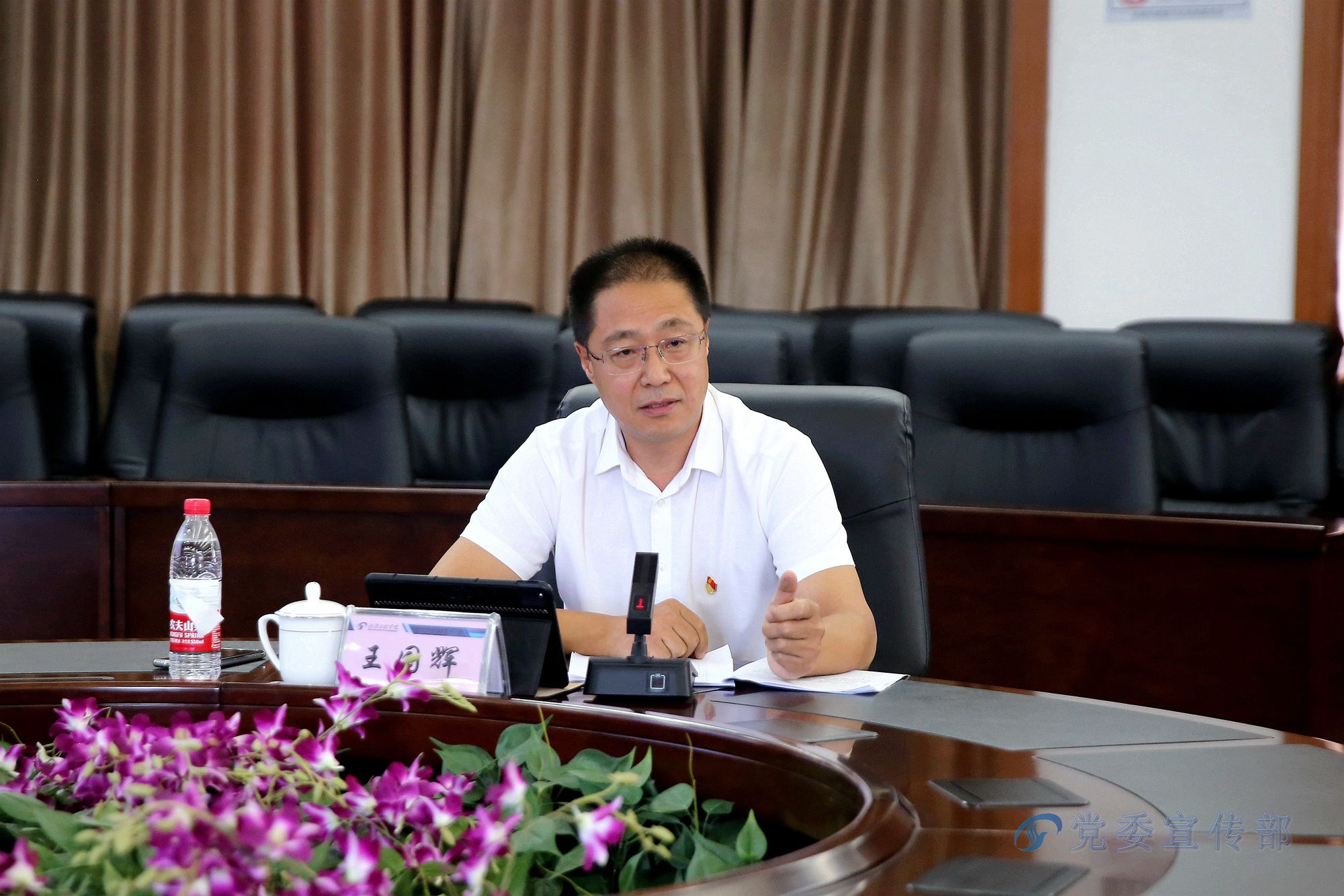 11日上午,党委书记佟刚在开班仪式上作了题为《坚定理想信念 主动担当